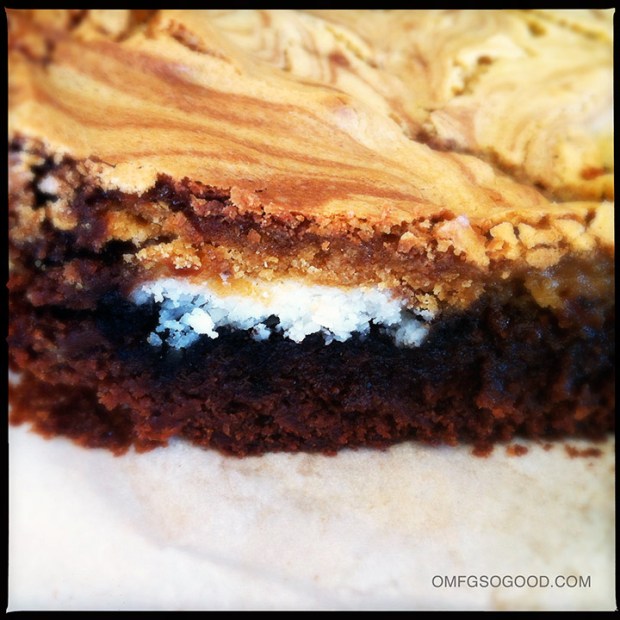 Blondie-Brownies-with-Oreos-3