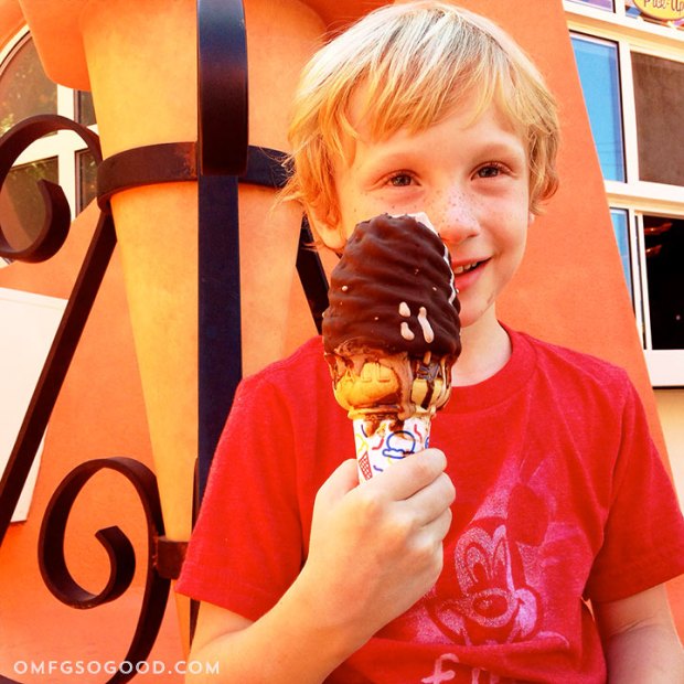 Cozy-Cone-Chocolate-Dipped-Cone-Disneyland-Food